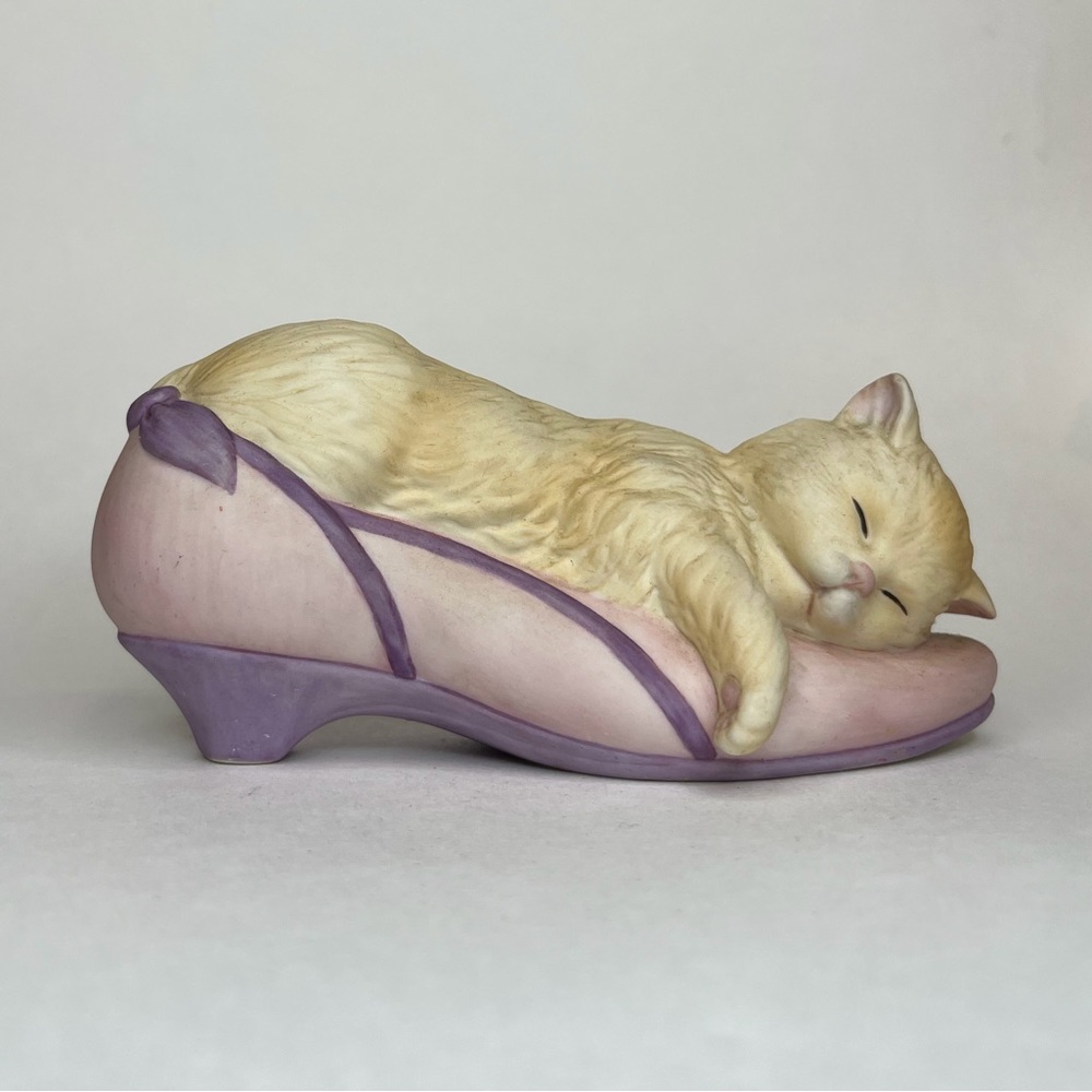 Puss in Boots Sculpture Collection